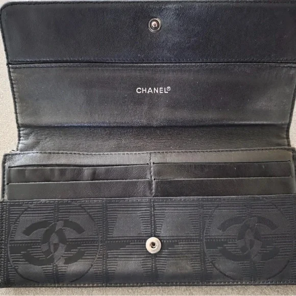 CHANEL Black Travel Line Quilted Bag and Wallet with Generic Bow - Picture 9 of 10